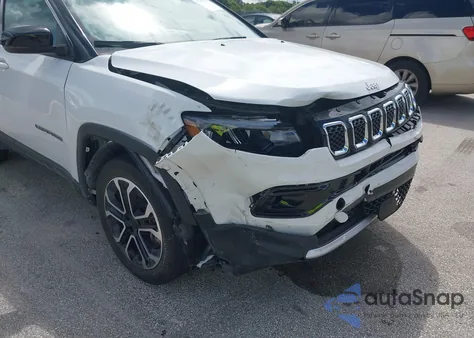 2024 Jeep Compass Limited 4X4 z USA, uszkodzony, nr VIN 3C4NJDCN3RT586811